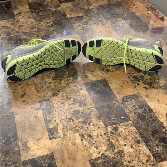 Nike Grey & Lime Green Running Shoes - Picture 5 of 8